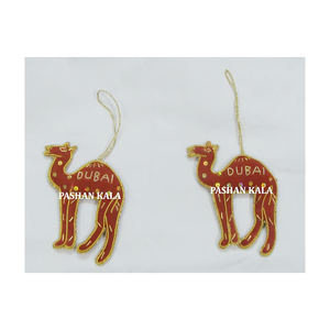 Color marrón dorado Zari bordado árbol de Navidad adornos colgantes Material de tela forma de camello utilizado para decoración de fiesta de cumpleaños - Product Image 1