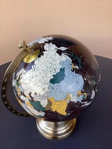 Globo terráqueo decorativo con soporte de latón Mapa de mesa negro Estilo moderno Antiguo 10 pulgadas de diámetro 13 pulgadas de altura - Product Image 4