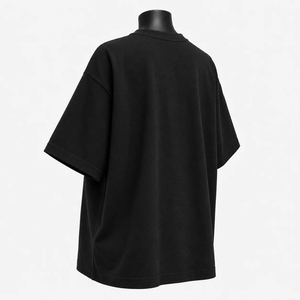 T-shirt noir à col rond pour femme avec texte japonais rouge et imprimé étoile, coupe ample, style streetwear, 100% jersey de coton - Product Image 5