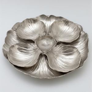 Serveur de fruits secs de luxe en aluminium et verre fabriqué à la main avec trois bols ronds liés en finition dorée conçu pour la salle à manger décorative - Product Image 6