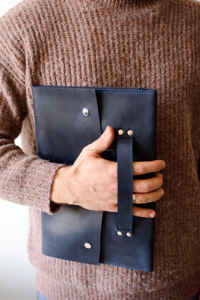 Housse pour ordinateur portable portable durable en cuir véritable élégante faite à la main pour les professionnels Logo couleur personnalisable bureau quotidien - Product Image 6