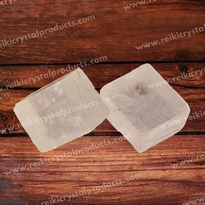 Pierres brutes de calcite blanche pour la guérison par les cristaux et le Feng Shui - Product Image 1