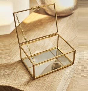 Vente chaude Nouveau Designer Fait À La Main En Laiton Verre Boîte À Bijoux Forme Carrée Taille Personnalisée En Métal PC Matériel De Stockage Carton Cueillette - Product Image 6