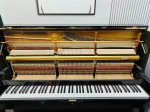 Piano Vertical Yamaha U1H 2061609, Ajustado y Reparado por Expertos, Calidad Garantizada, Piano Usado de Calidad, Elección Ideal para Artistas - Product Image 6