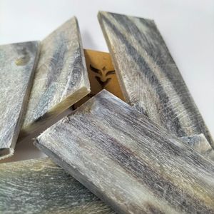 Mango de Cuchillo Resistente y Ecológico, Fabricado con Cuero de Cuerno, para Entornos Exteriores Exigentes, Duradero, Confiable, Moderno y Artesanal - Product Image 5