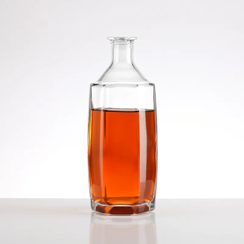 Vente en gros Bouteille en verre vide ronde transparente de 500ml 600ml 1000ml pour le whisky, le vin, la liqueur et le brandy avec bouchon à vis