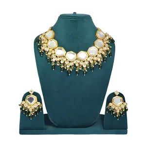 Ensemble de collier en perles vertes à double couche Meenakari Kundan pour les mariages - Product Image 3