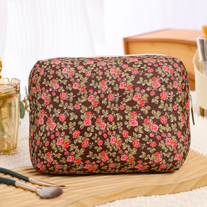 Sacs cosmétiques à motifs floraux - Product Image 4