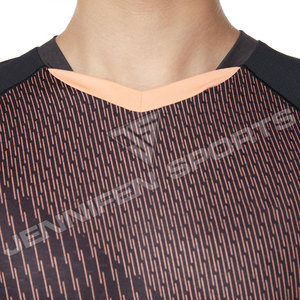 เสื้อยืดพิมพ์ลายซับลิเมชั่นคุณภาพสูงสำหรับผู้ชาย ผลิตจากโพลีเอสเตอร์ 100% รับออกแบบโลโก้ OEM แห้งเร็ว น้ำหนักเบา ระบายอากาศได้ดี เหมาะสำหรับใส่ลำลอง - Product Image 2