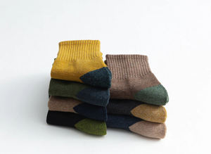 Chaussettes sur mesure Chaussettes d'athlétisme sans couture pour garçons Chaussettes d'hiver respirantes et confortables à séchage rapide - Product Image 3