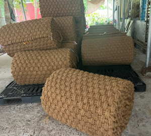 Tapis en fibre de coco naturelle conçu pour les acheteurs soucieux de l'environnement à la recherche de revêtements de sol durables et élégants - Product Image 1