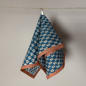 Serviettes en coton carrées de qualité hôtelière, faites à la main, durables, réutilisables, écologiques et personnalisables pour les restaurants et les repas à domicile - Product Image 2