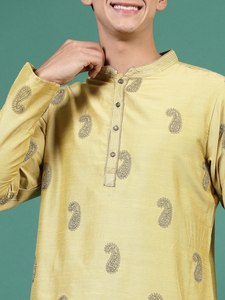 Vente en gros de Kurta brodés pour hommes avec Payjama de l'Inde Festival Wear Wear New Indian Printed Men's Ethnic Wear Set - Product Image 5