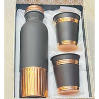 Set Botol Air Tembaga 100% Murni & Buatan Tangan 1 Botol Air Tembaga Dengan 2 Gelas Tembaga 1L Botol Anti Bocor Tanpa Sambungan Dari India