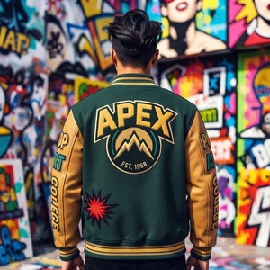 Chaqueta Letterman Personalizada de Lana Verde Oscuro con Mangas de Cuero Color Bronceado, Parche Bordado, Estilo Universitario, Ropa de Calle - Product Image 2