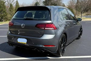 Golf R Turbo Coupé 2024 d'occasion, conduite à gauche, intérieur foncé, cuir R15, Turbo Force, prêt pour la piste, dominante en vitesse, à vendre - Product Image 2
