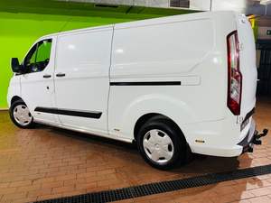 Ventes classiques d'occasion 2020 <span class=keywords><strong>Ford</strong></span>-<span class=keywords><strong>Transit</strong></span> <span class=keywords><strong>Custom</strong></span> automatique Diesel 4 cylindres Euro6 3 places 131hp VOITURES D'OCCASION prêtes <span class=keywords><strong>à</strong></span> être expédiées dans le monde entier - Product Image 6