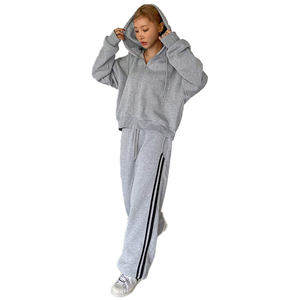 Ensemble de survêtement 2 pièces pour femme, collection hiver, style décontracté, avec logo imprimé, coupe ample, en polaire à capuche, pour homme - Product Image 1