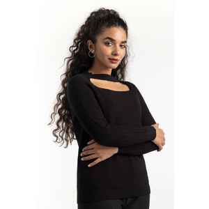 Suéter de Punto con Cuello Recortado Estilo Vintage Y2K para Mujer, Color Negro 224-211-049, con Logotipo Frontal a la Moda para Otoño Invierno - Product Image 4