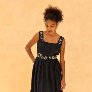 REINA Vestido de lino bordado a mano con cuello cuadrado Detalle floral hecho a medida para mujeres - Product Image 1