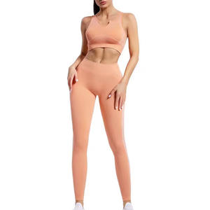 Conjunto de yoga acanalado sin costuras de cintura alta para mujer estilo sujetador push-up y mallas con líneas contrastantes Conjuntos de yoga para mujer - Product Image 2