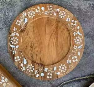 Assiette ronde en bois écologique sans danger pour les aliments Style vintage sûr pour le dîner et les collations Assiette à pâte gravée - Product Image 1