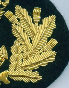 Écusson brodé à la main sur mesure pour uniforme OEM Écusson avec applique de logo Écussons tissés de broderie Écusson personnalisé pour vêtements - Product Image 4