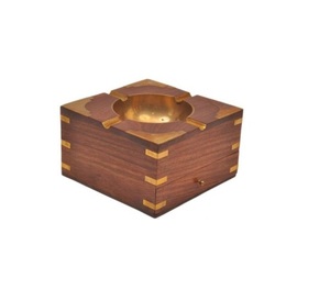 Cenicero náutico de madera y latón hecho a mano con esmalte brillante perfecto para la decoración del hogar y la Oficina con tema marino - Product Image 4