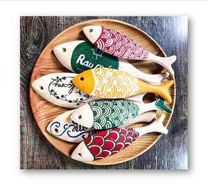 รูปปั้นปลาทำจากไม้สนแกะสลักแบบ3D รูปปั้นปลาทำจากไม้สไตล์ศิลปะพื้นบ้านที่เป็นเอกลักษณ์ - Product Image 1