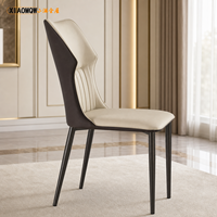 Chaise de salle à manger moderne et durable à dossier haut, rembourrée en similicuir, avec pieds en métal et structure en bois pour la salle à manger à domicile