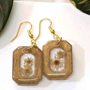 Boucles d'oreilles créoles en résine vintage personnalisables pour femmes et filles Design personnalisé Stud Pearl Stone Angel Style Jewelry for Parties Gifts - Product Image 1