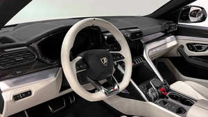 Lamborghini Urus 2021 PARFAITEMENT UTILISÉE - Product Image 2