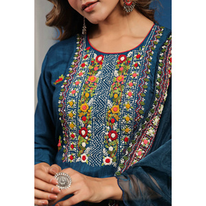 Ensemble Kurta, pantalon et dupatta bleu nuit pour femme Rifaqat Naila - Product Image 3