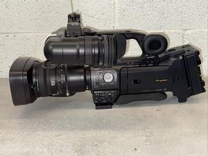 Nueva Cámara de Video ProHD GY-HM850U 4K de Alta Definición con Lente de Zoom Fujinon de 20x, Prueba de Visión Nocturna, Proyección MP3, Resistente al Agua y con WiFi - Product Image 5