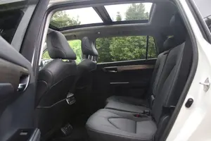 2025 Highlander Usado, Sedán AWD, Motor Turbo 4L, Asientos de Cuero, Neumáticos R18, Opciones Traseras Oscuras - Product Image 2