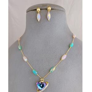 Collier à la mode attrayant de qualité supérieure au look simple avec boucles d'oreilles pour femmes et filles pour la fête et la collection de vêtements décontractés - Product Image 1