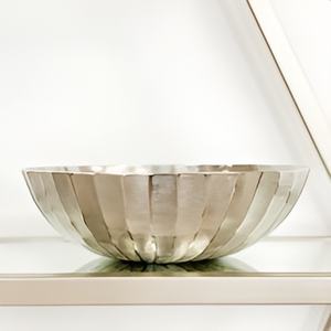 Cuencos de aluminio para servir respetuosos con el medio ambiente hechos a mano con esmalte colorido en el interior para ensaladas y servir 2024 - Product Image 1