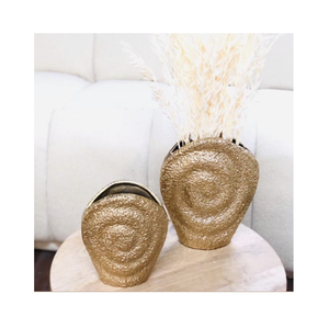 Florero de aluminio elegante dorado, diseño de textura, jarrón de mesa personalizado, florero de metal decorativo para el hogar, lujoso a la venta - Product Image 5