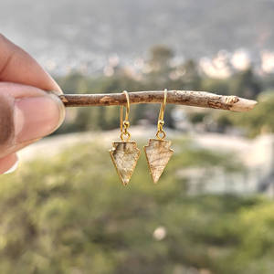 ต่างหูห้อยมินิมอลประดับลาบราดอไรต์หลากสีธรรมชาติ น้ำหนักเบา ชุบทอง 18k ต่างหูทองเหลืองขายส่ง - Product Image 5