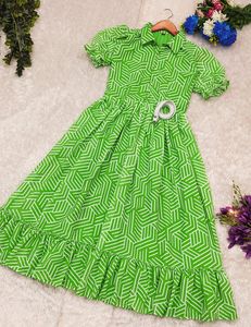 Vestido de línea A elegante de diseñador exclusivo para el verano Ropa de noche formal Inspirado en Bollywood Negro Blanco Floral Imperio Cintura - Product Image 4