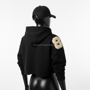 Haut à capuche pour femme, en molleton doux de qualité supérieure 320 GSM, noir avec panneaux d'épaule beiges, logo personnalisé brodé, design de patch en chenille - Product Image 5