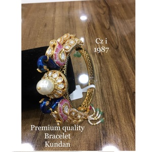 สร้อยคอ Kundan ที่มีคุณภาพดีที่สุดพร้อมต่างหูเข้าคู่กัน Mang และ Tikka สำหรับงานแต่งงานคอลเลกชันในราคาไม่แพง - Product Image 1