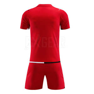 Ensemble de maillots et shorts de football en tissu à séchage rapide conçu pour un débit d'air maximal et des performances maximales des joueurs - Product Image 3