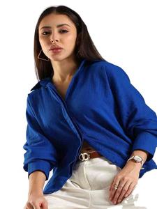 Camisa de mujer a rayas de algodón satinado, estilo oversized, corte relajado, manga larga, informal, con opción de personalización. - Product Image 2