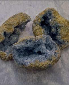 Cristal de célestine naturel, géode, spécimen de cristal, pierre pour la guérison par les cristaux, le reiki, la maison - Product Image 2