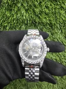 นาฬิกาโมอิสซาไนต์สุดหรูขายดี พร้อมเพชรความใสระดับ VVS ตัวเรือนทรงเหลี่ยม สลักโลโก้ได้ ราคาขายส่ง - Product Image 3