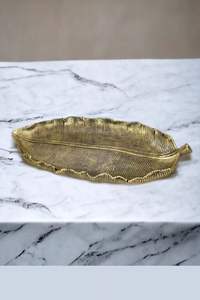 Plat de service en feuille de métal fabriqué à la main avec des détails complexes reflétant la compétence artisanale et l'excellence décorative traditionnelle - Product Image 6