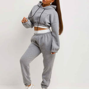 Ensemble de survêtement de course à pied moderne pour femmes, survêtement de sport élégant pour les séances de gym - Product Image 1