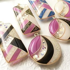 Neackles de resina venta al por mayor creativo hecho a mano brillante tradición neackles único cielo azul oscuro nubes resina collar luminoso mujeres - Product Image 3