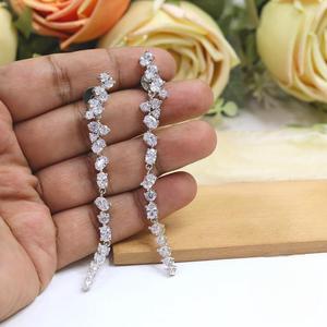 Impresionantes Pendientes de Diseño con Piedras de Circonita Cúbica Plateadas de Primera Calidad, Colección para Bodas y Fiestas, para Mujeres y Niñas - Product Image 2